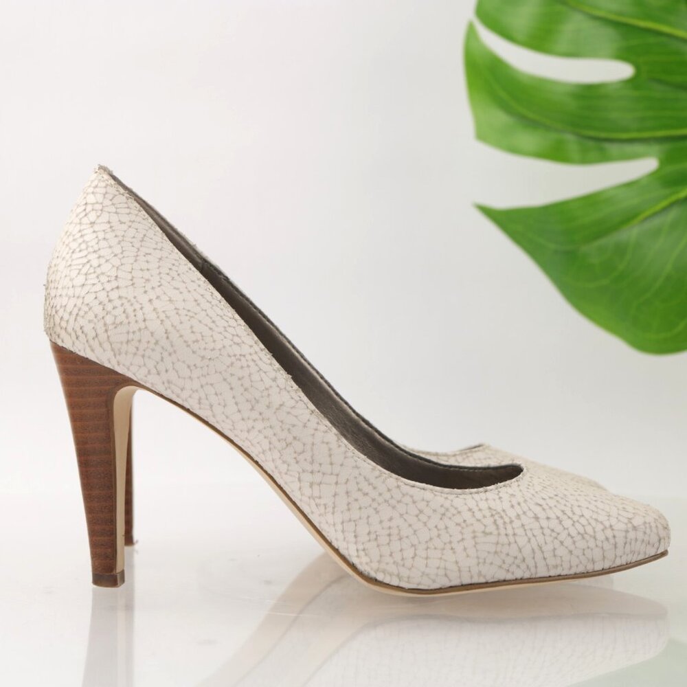 Tahari Womens Naila Pump Size 7 Crackle White Leather Pointed Heels Dress Shoe
